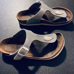 Silver Girl Birkenstock | Gizeh - size 13-13.5